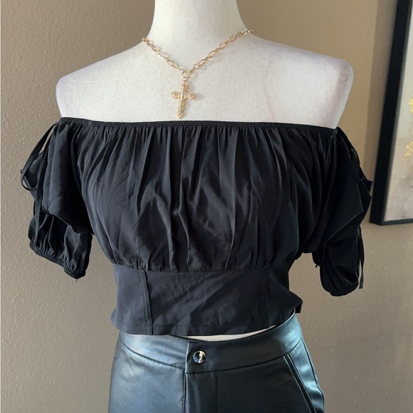 Tops - Crop off the shoulder black top